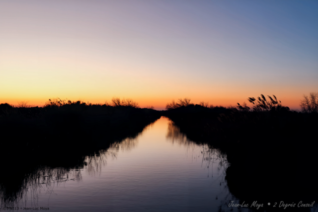 Canal coucher soleil Camargue
