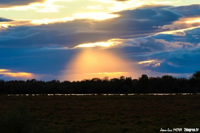 Coucher de soleil en Camargue ©J-Luc Moya 2 Degrés