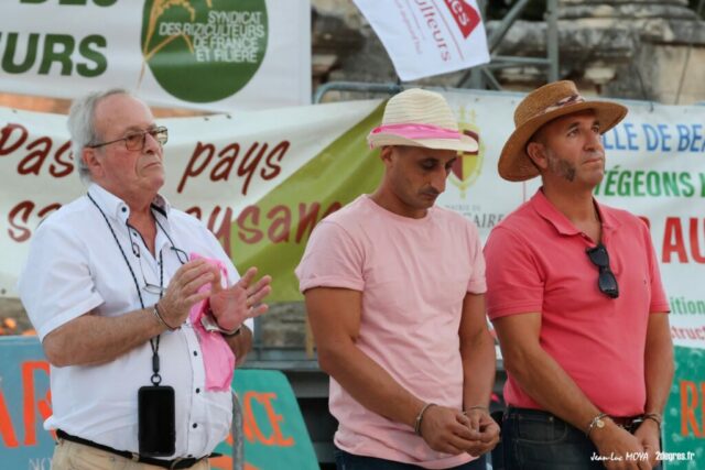 THT Rassemblement du 19.09.26 – Agriculteurs menottés © Jean-Luc Moya • 2 Degrés Communication